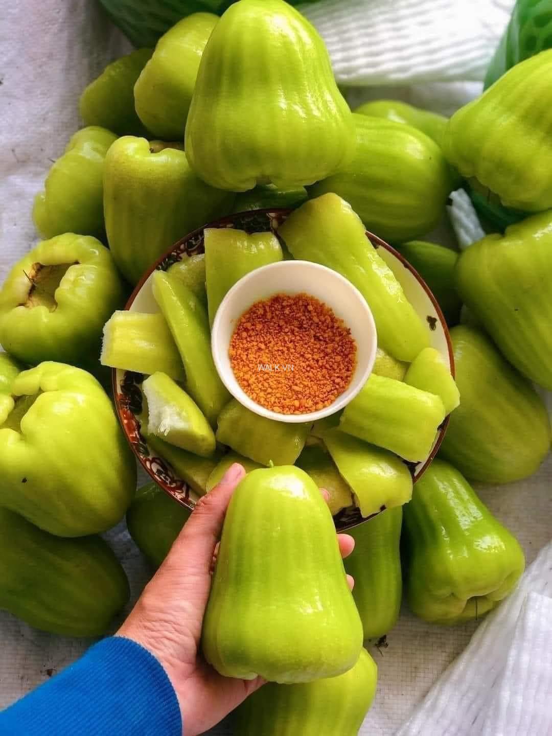 Trái cây tươi tại cửa hàng Thuần Việt