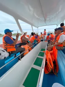 tàu đáy kính Vĩnh Hy